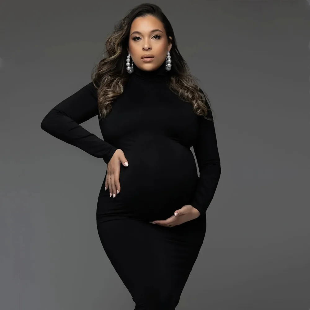 Maternity Wear - Robe moulante noire à manches longues,